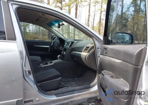 2014 Subaru Outback 2.5I z USA, uszkodzony, nr VIN 4S4BRCAC2E3245554